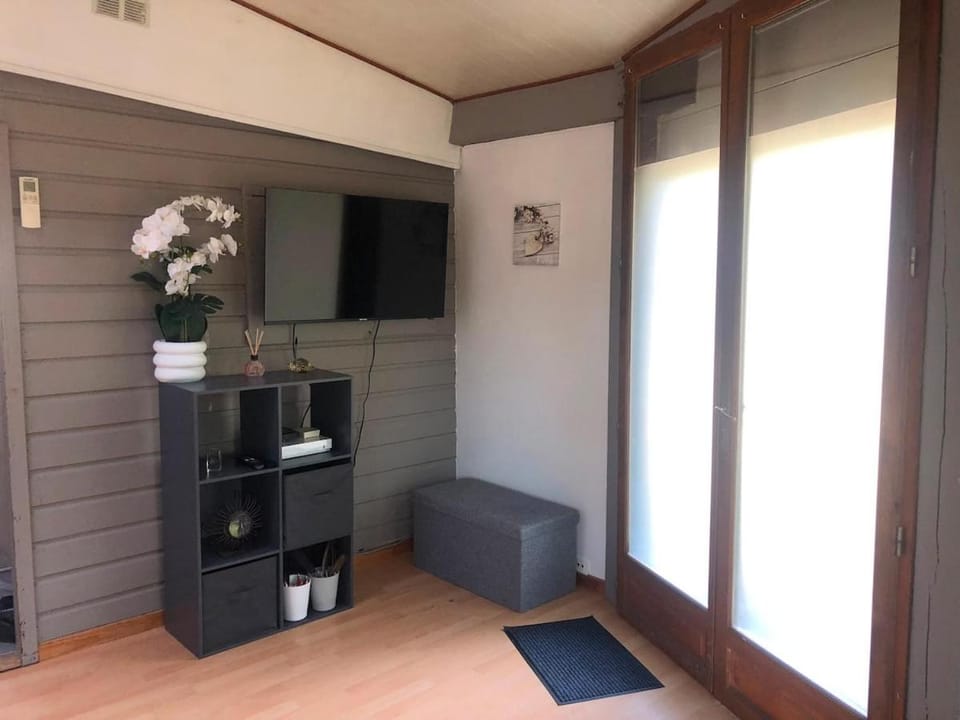 Cozy chalet with garden, activities, fishing and sports Chalet in Bourgogne-Franche-Comté