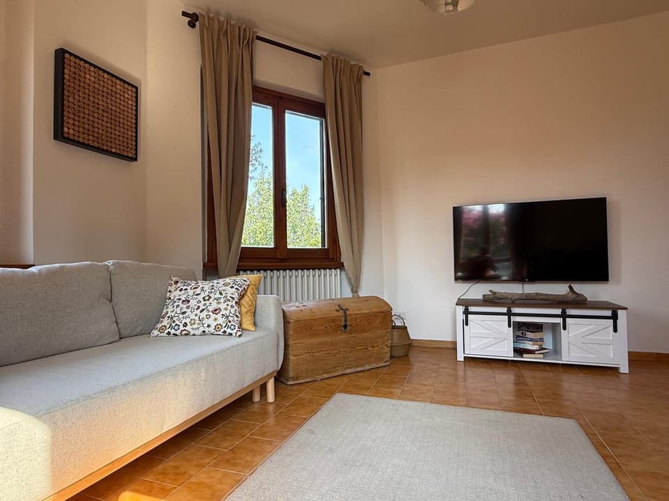 Communal lounge/ TV room, Living room, Seating area, Evening entertainment