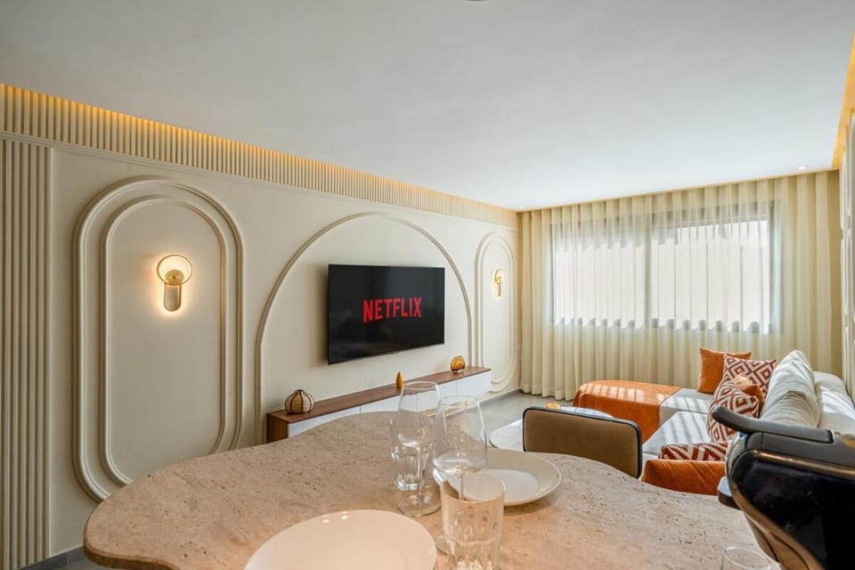 Guéliz 1BR, Cinema, Balcony & Parking Apartment in Marrakesh