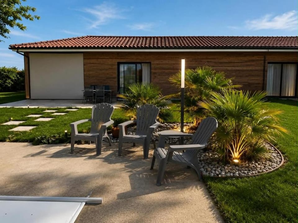 Villa 12 personnes avec piscine, jacuzzi et sauna près de Cognac Villa in Nouvelle-Aquitaine