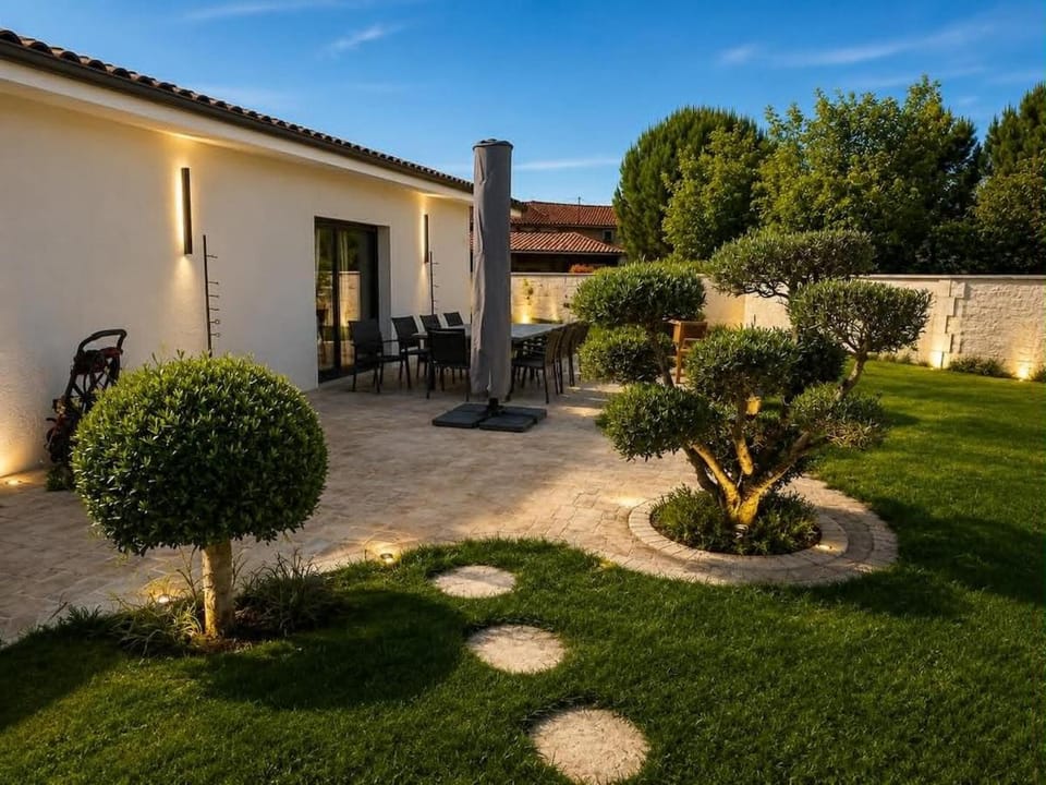 Villa 12 personnes avec piscine, jacuzzi et sauna près de Cognac Villa in Nouvelle-Aquitaine