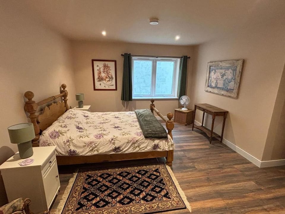 Apartment with parking, 6 minutes from town centre Apartment in Rother District