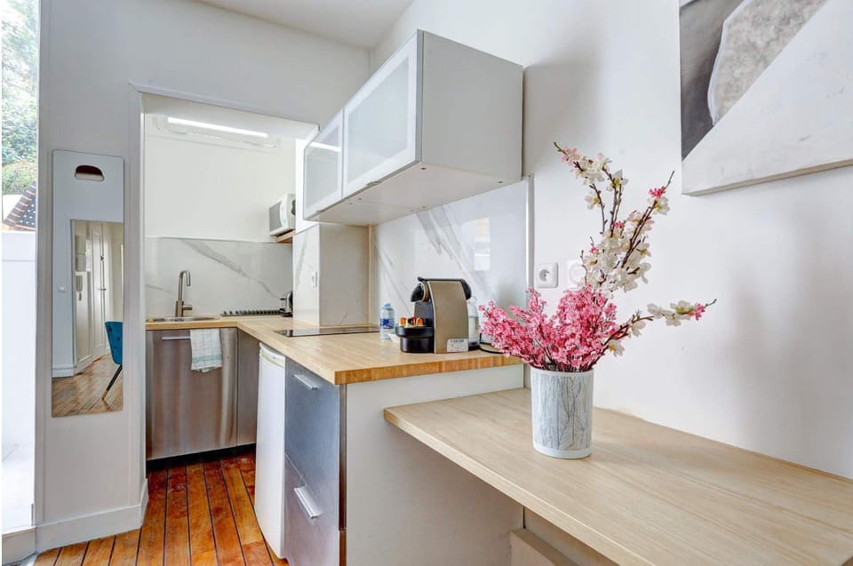 Studio with terrasse AC - Champs-Elysees Apartment in Paris