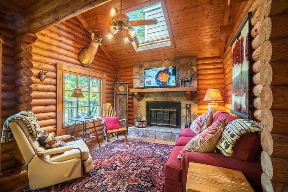 TV and multimedia, Living room, Seating area, fireplace