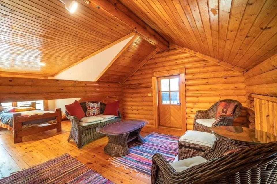 Bed, Seating area