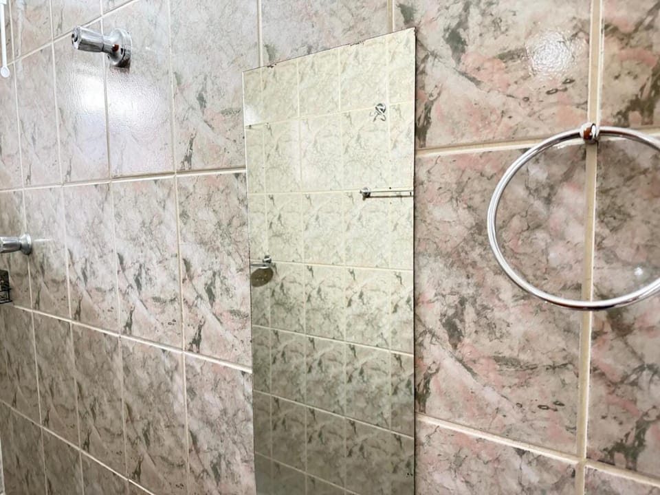 Quarto com Cama Casal & Banheiro Privativo Apartment in Contagem
