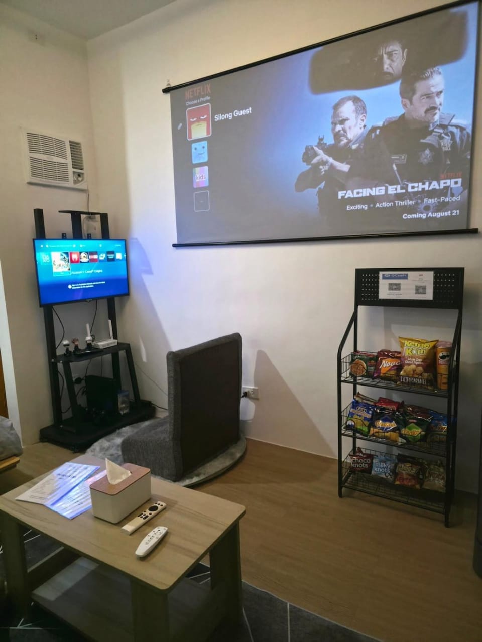 Communal lounge/ TV room, TV and multimedia, Living room, Evening entertainment
