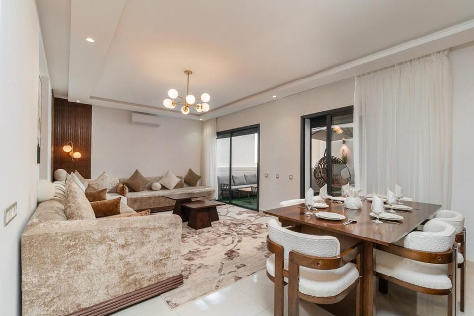 Duplex Raffiné avec Terrasse et Jacuzzi Apartment in Agadir