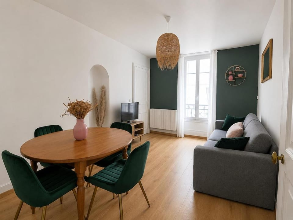 TV and multimedia, Living room, Dining area