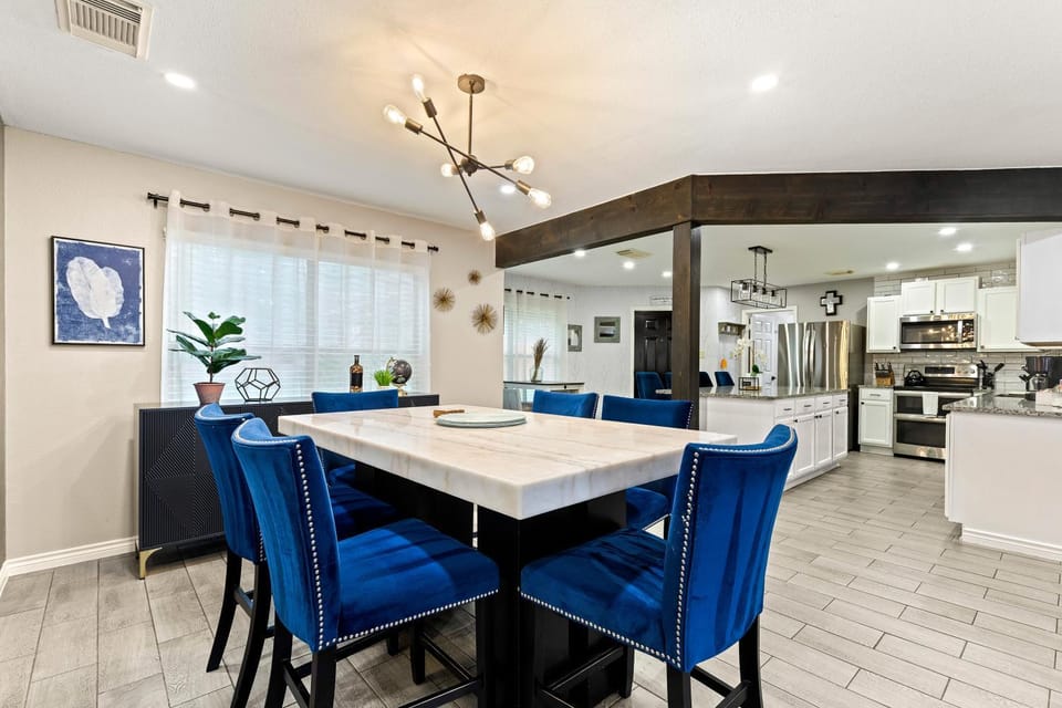 Family Retreat near Six Flags Sea World La Cantera House in San Antonio