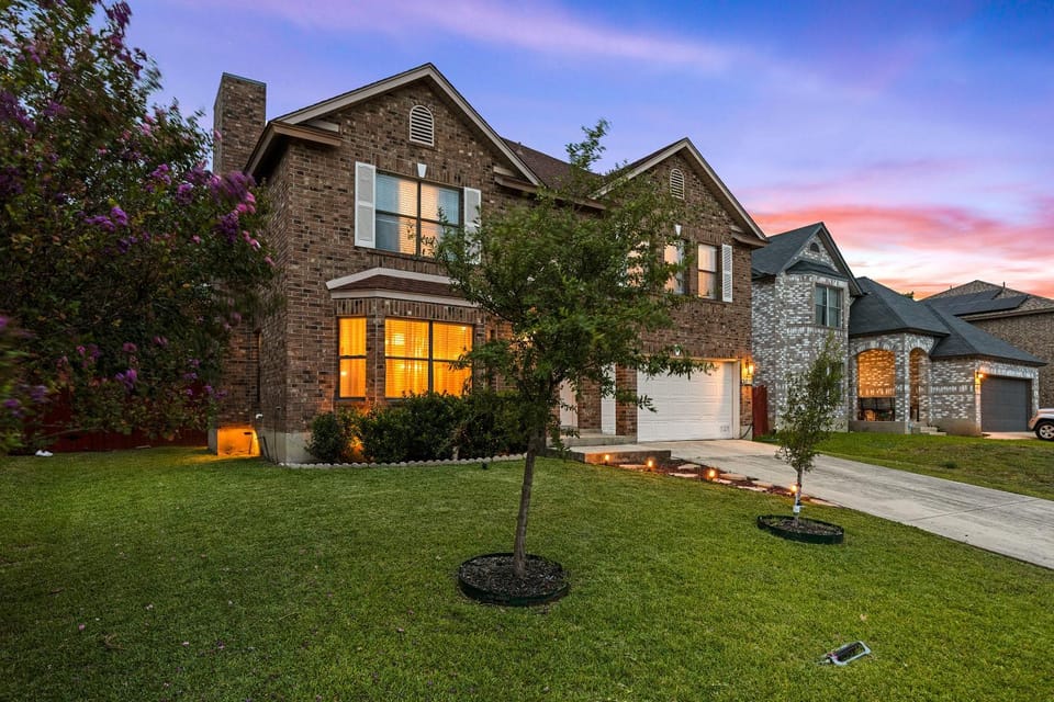 Family Retreat near Six Flags Sea World La Cantera House in San Antonio