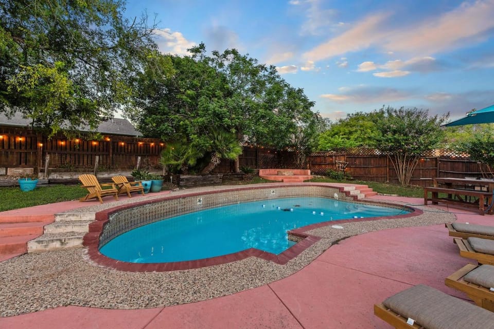 Pool, Hot tub, game room 12 beds, sleeps 16 House in Texas Hill Country