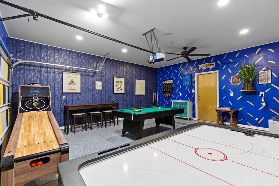 Family Luxury Retreat Near Sea World with King Bed House in San Antonio