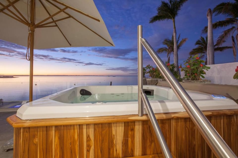 10 Bdrm Oceanfront Villa with panoramic views House in La Paz