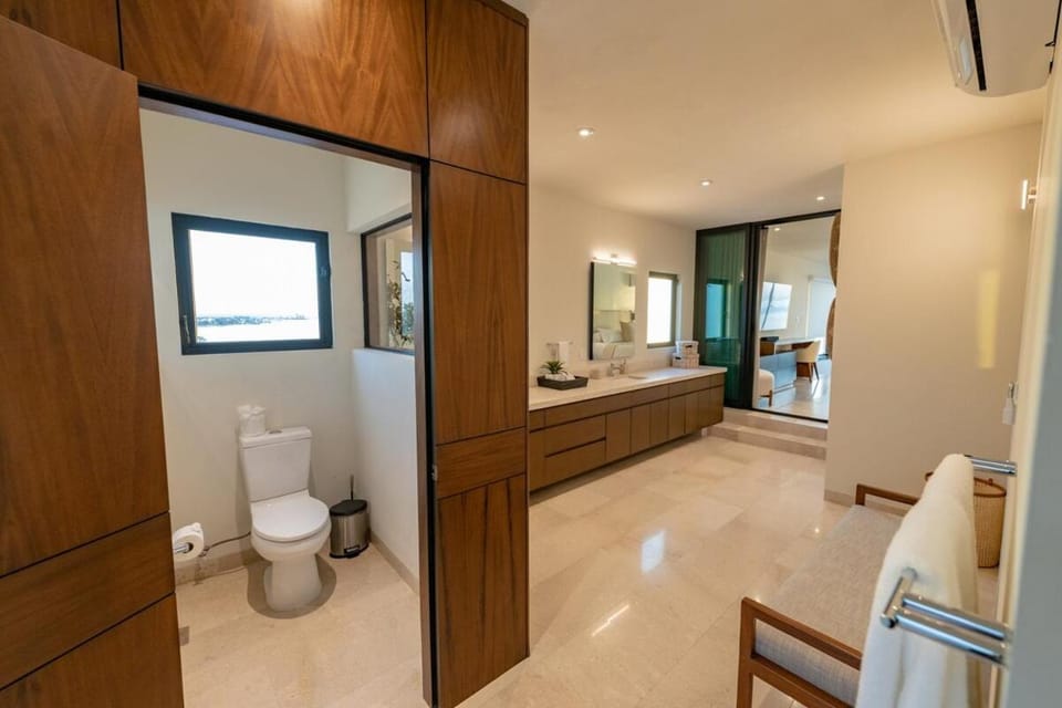 10 Bdrm Oceanfront Villa with panoramic views House in La Paz