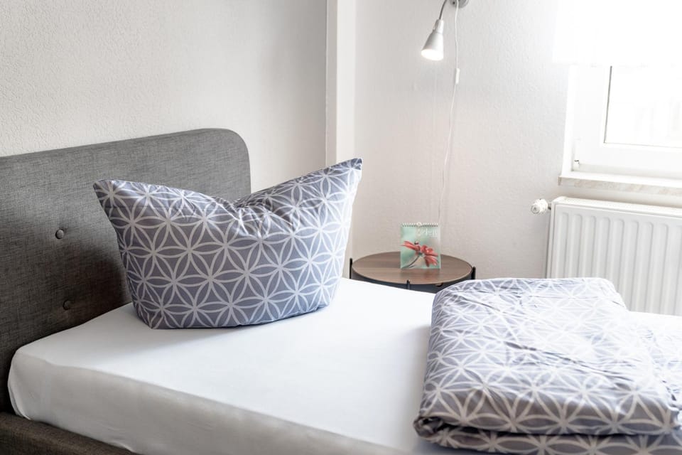 Bed, TV and multimedia, Bedroom