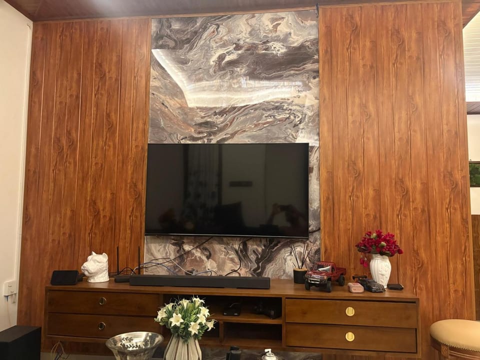 Communal lounge/ TV room, TV and multimedia, Evening entertainment
