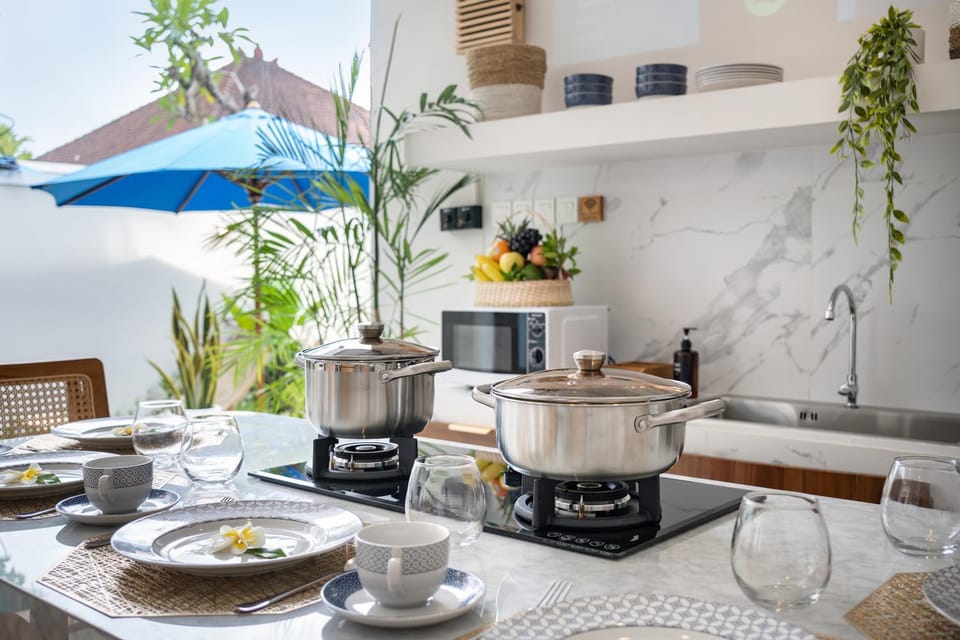 Kitchen or kitchenette, Food and drinks, Dining area, Food