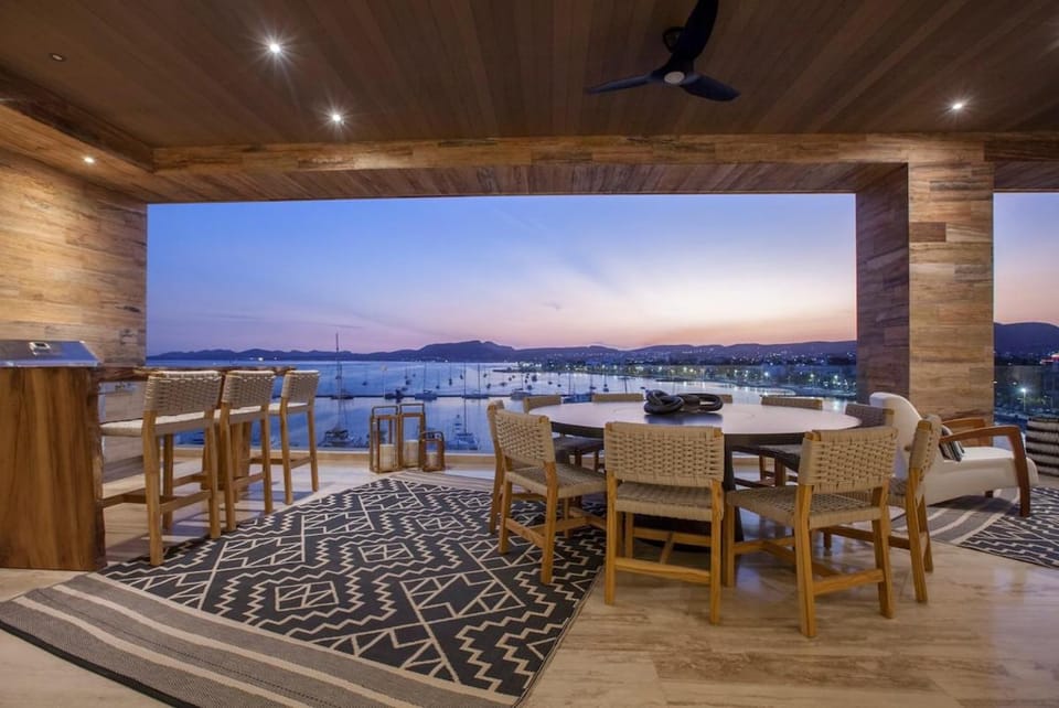 Luxury bayfront condo with panoramic views Apartment in La Paz