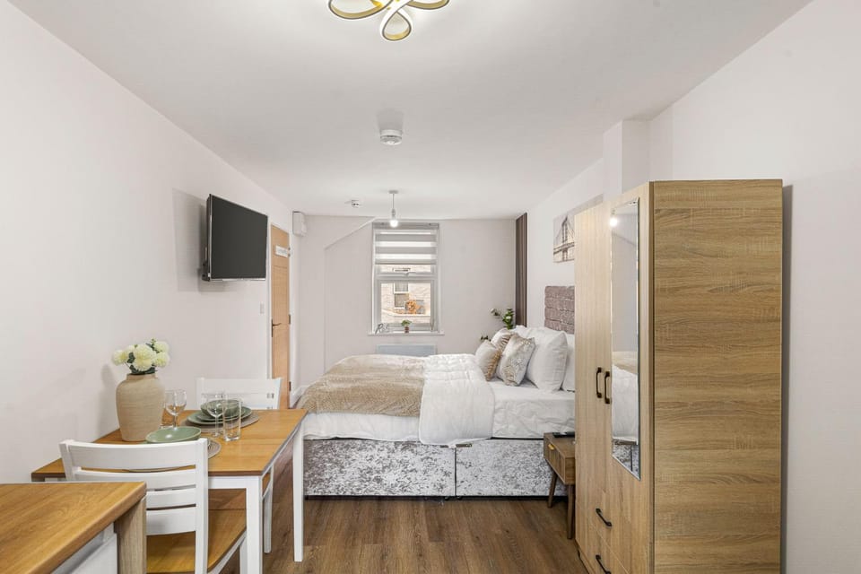 Bed, TV and multimedia, internet, wardrobe