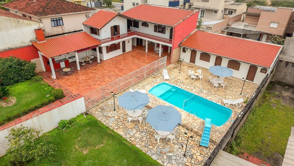 Casa com piscina para grupos em Shangri-lá House in State of Paraná