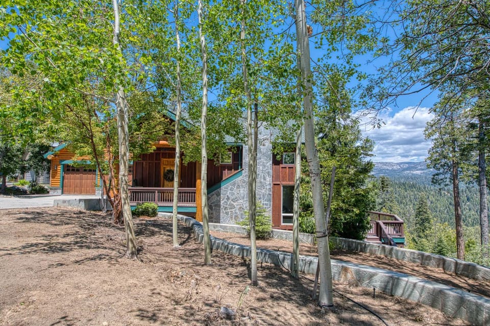 Deck House- Luxury Home with Epic Views House in Shaver Lake