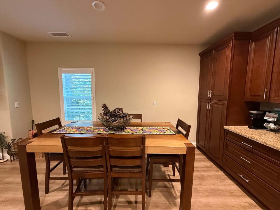 Silver Pines Modern Retreat-3BR New Build House in Shaver Lake
