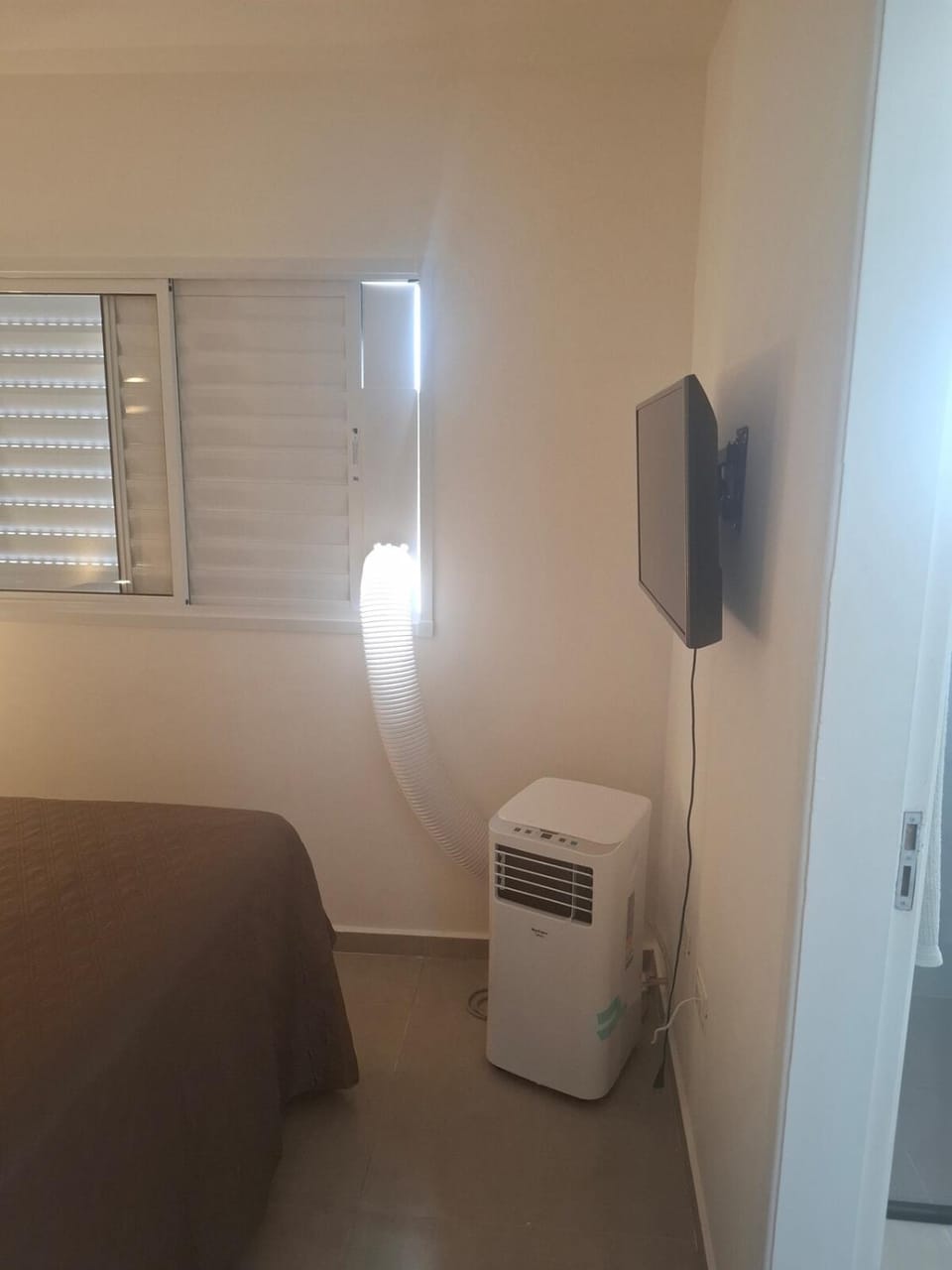 TV and multimedia, Photo of the whole room, Bedroom, air conditioner
