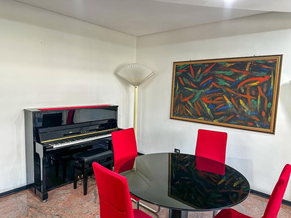Lounge or bar, Seating area
