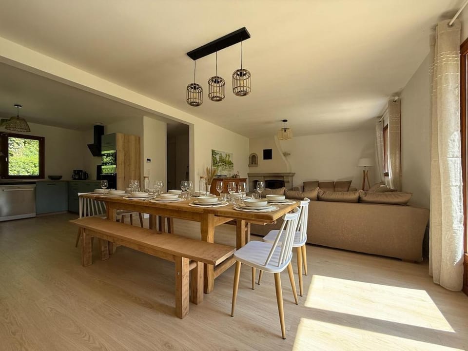 Grande maison avec étang privé House in Brittany