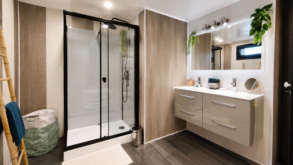 Shower, Bathroom, towels