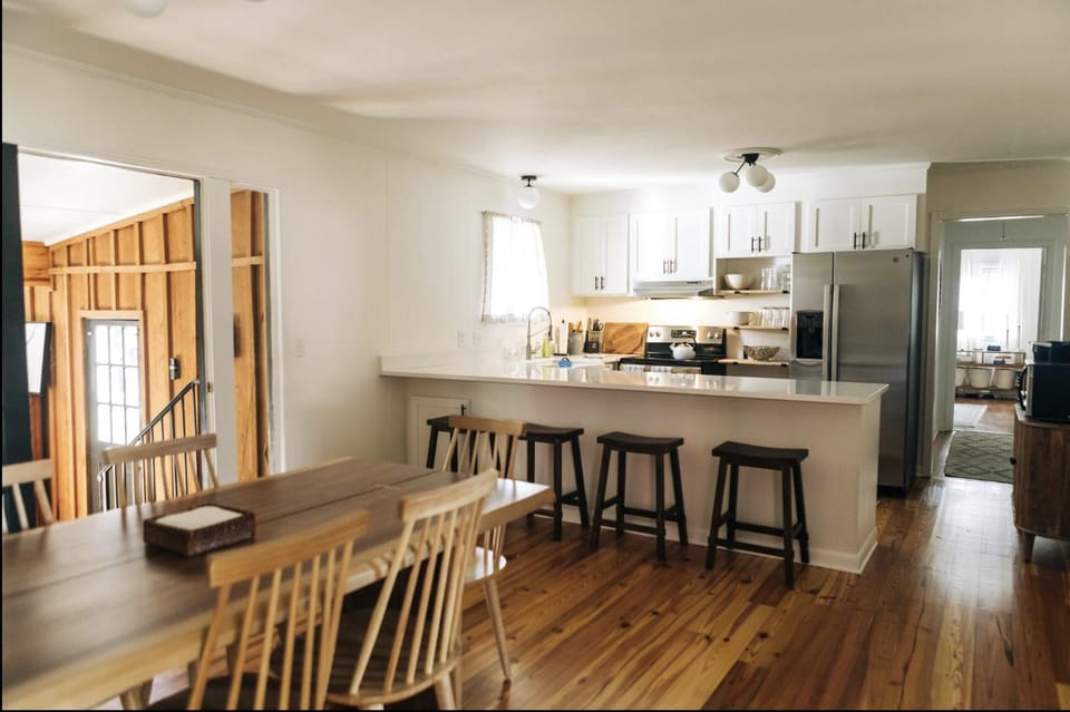 Dining area, kitchen