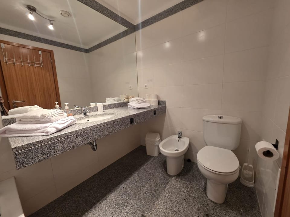 Toilet, Bathroom, bidet, towels