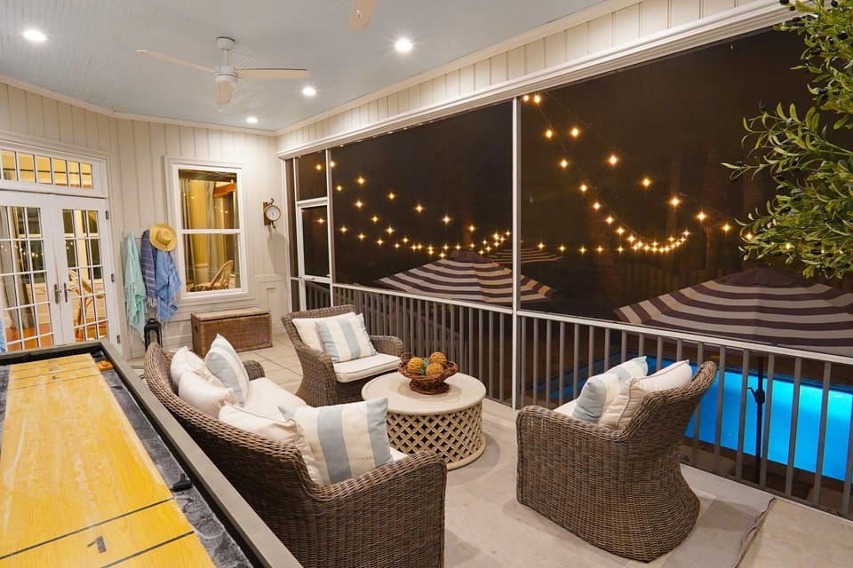 Between the Ocean and the Estuary Private East Beach Estate with Saltwater Pool Oversized Spa & 5-Minute Walk to the Sand House in Saint Simons Island