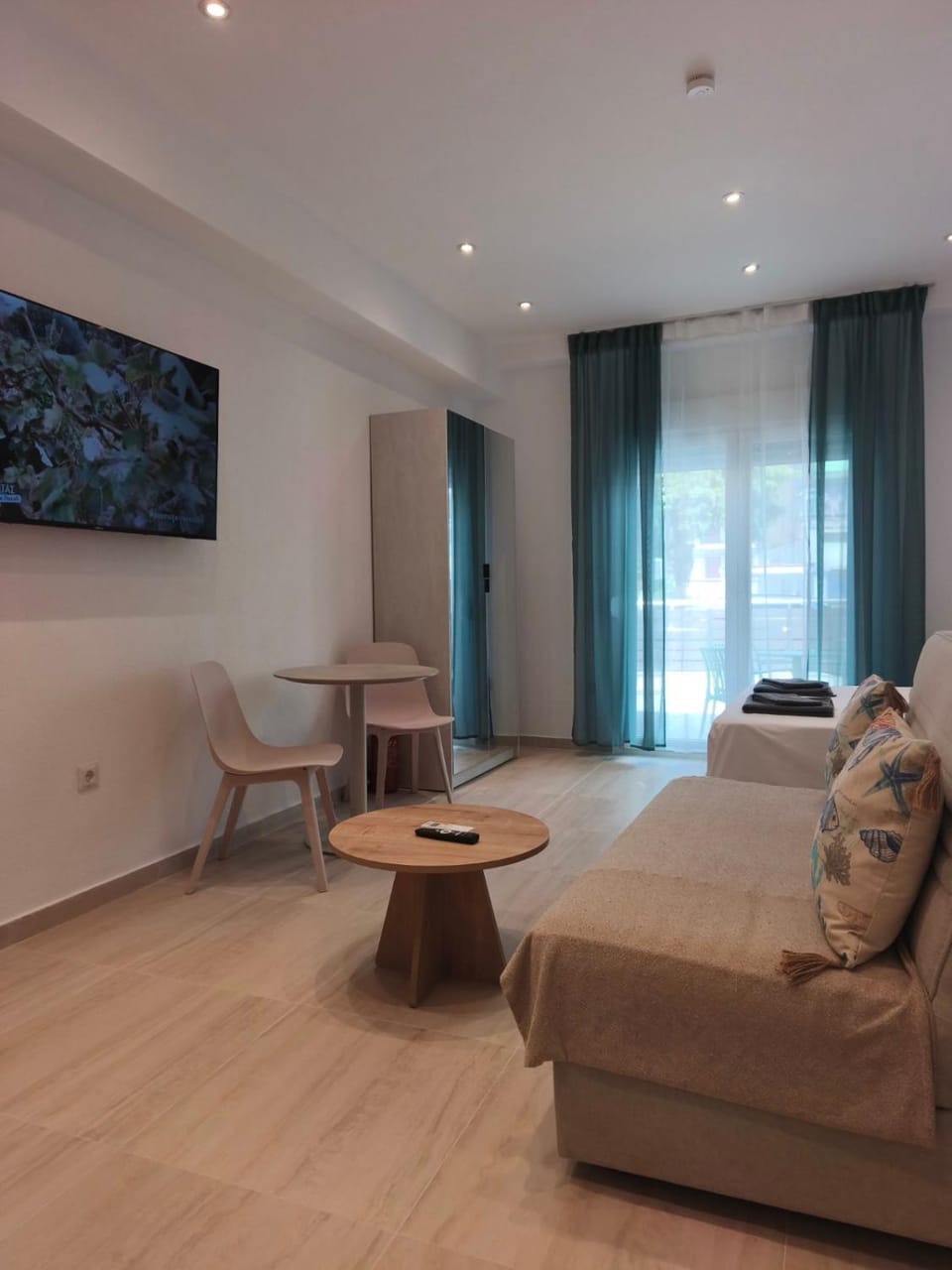 TV and multimedia, Living room, Seating area