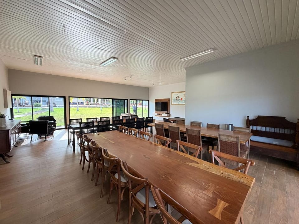 Restaurant/places to eat, Living room, Banquet/Function facilities, Seating area