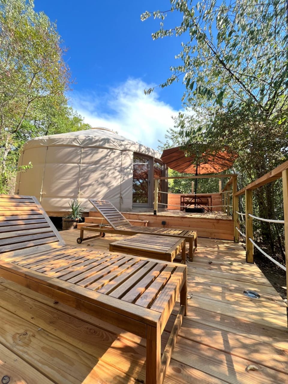 Yourte avec jacuzzi Luxury tent in Occitanie
