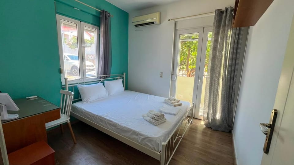 Bed, Photo of the whole room, Bedroom, air conditioner