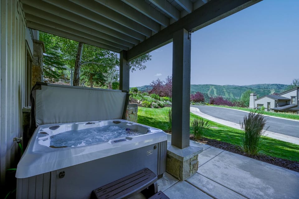 Luxury Deer valley Lookout Private Hot Tub 1491 House in Park City
