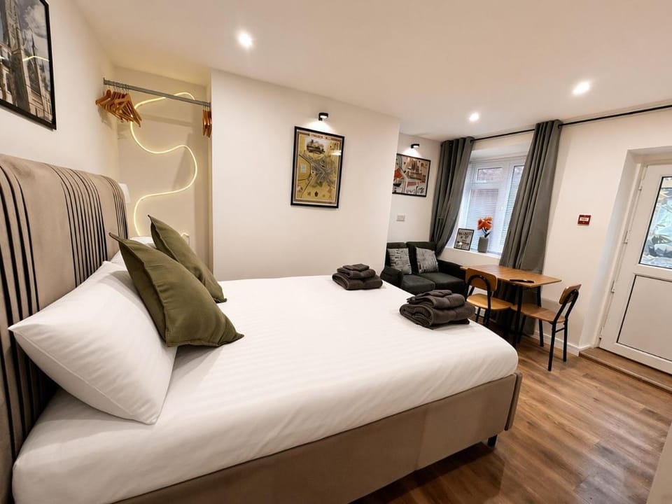 The Bolthole - Central Studio Apartment in Gloucester