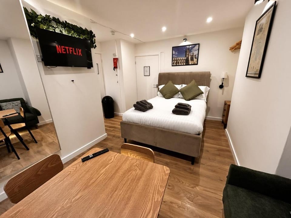The Bolthole - Central Studio Apartment in Gloucester