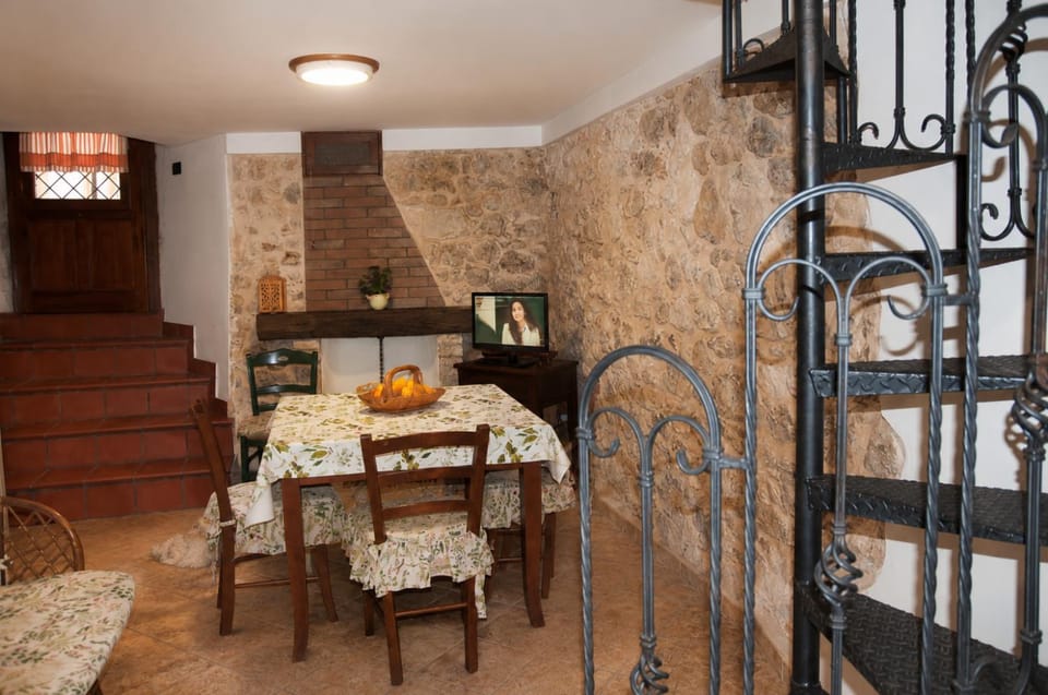 INTERA CASA CON GROTTINO nel cuore del borgo House in Lazio