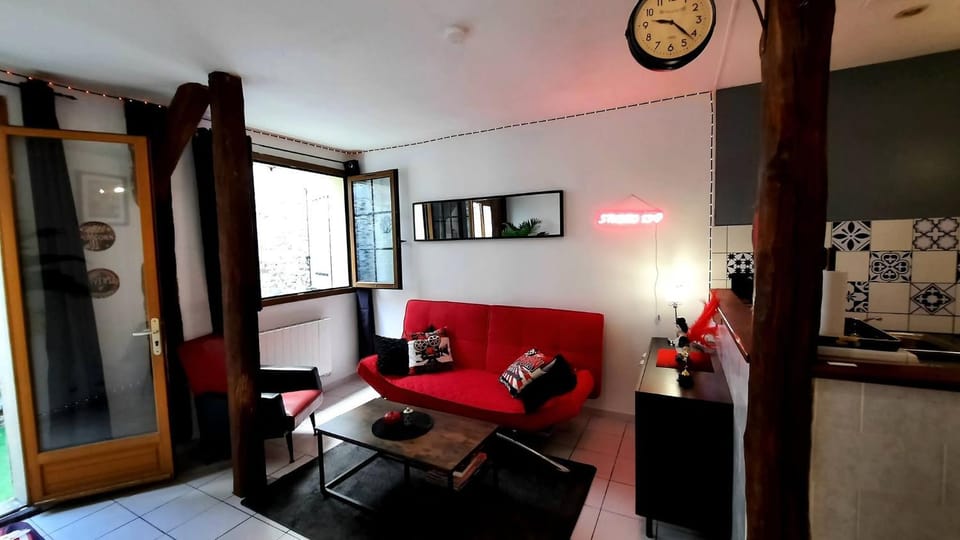 STUDIO 13 Joigny Apartment in Bourgogne-Franche-Comté