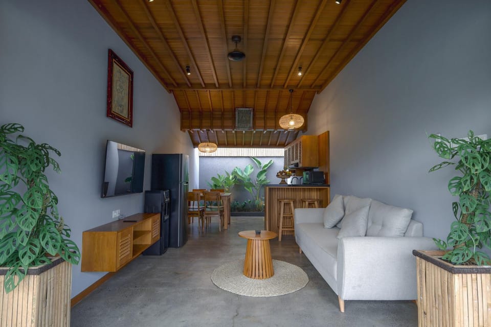 TV and multimedia, Living room, Seating area, Evening entertainment