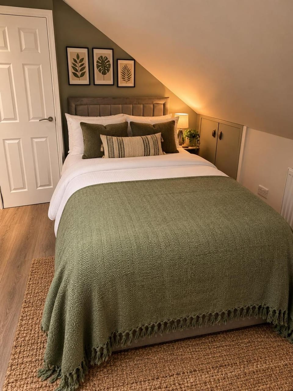 3 Bed Stylish Loft Flat with Spiral Staircase Apartment in Wakefield