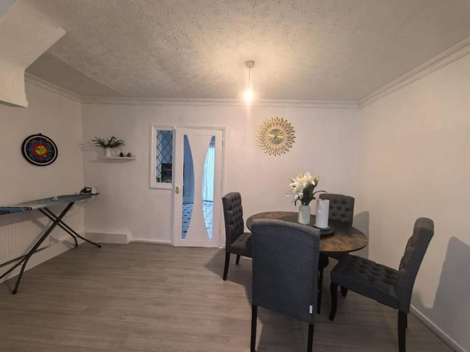 Ringo Business Stay-Manchester-M35 9HG House in Oldham