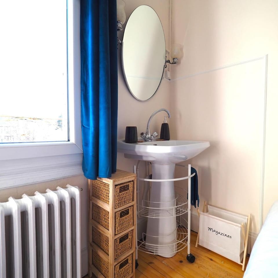 MAISON BOHEME avec 2 chambres et Jardin-Terrasse House in Auvergne-Rhône-Alpes