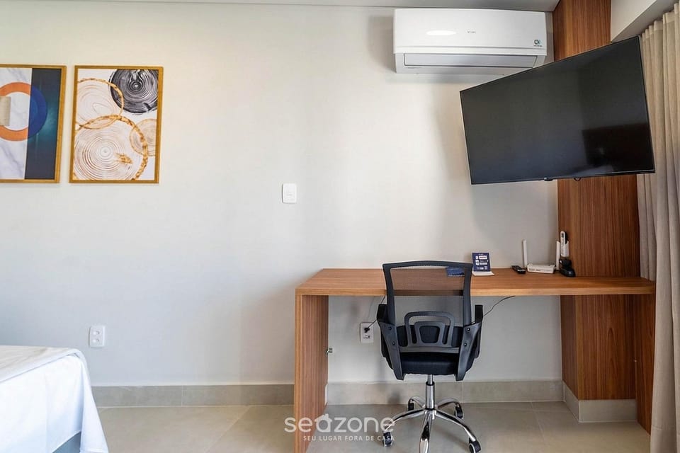 TV and multimedia, Seating area, Bedroom