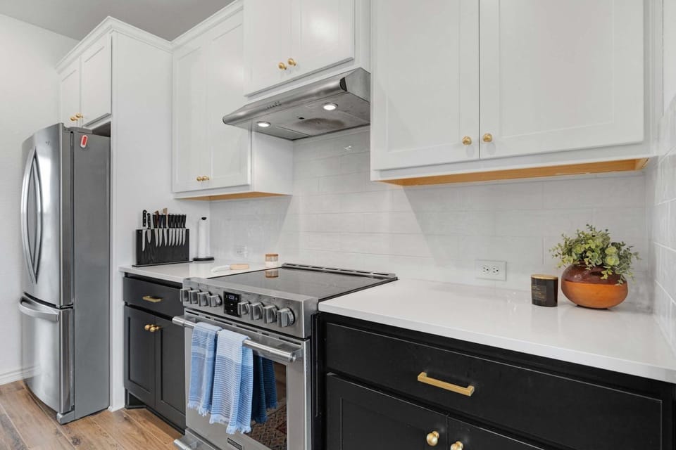 Kitchen or kitchenette, kitchen