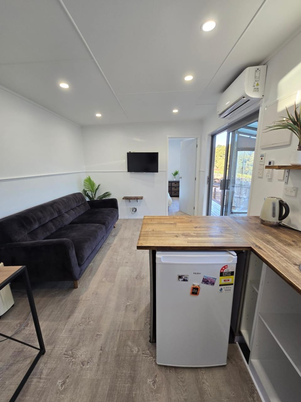 TV and multimedia, Coffee/tea facilities, Kitchen or kitchenette, Seating area